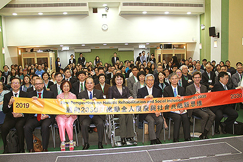 图为张海迪出席香港复康会60周年研讨会 图为张海迪出席香港复康会60周年研讨会